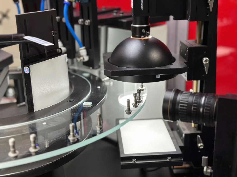 Hexagonal flange bolt screening machine